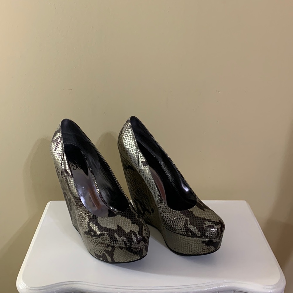 👠 Carlos by Carlos Santana snake
print wedges👠 - Picture 2 of 7